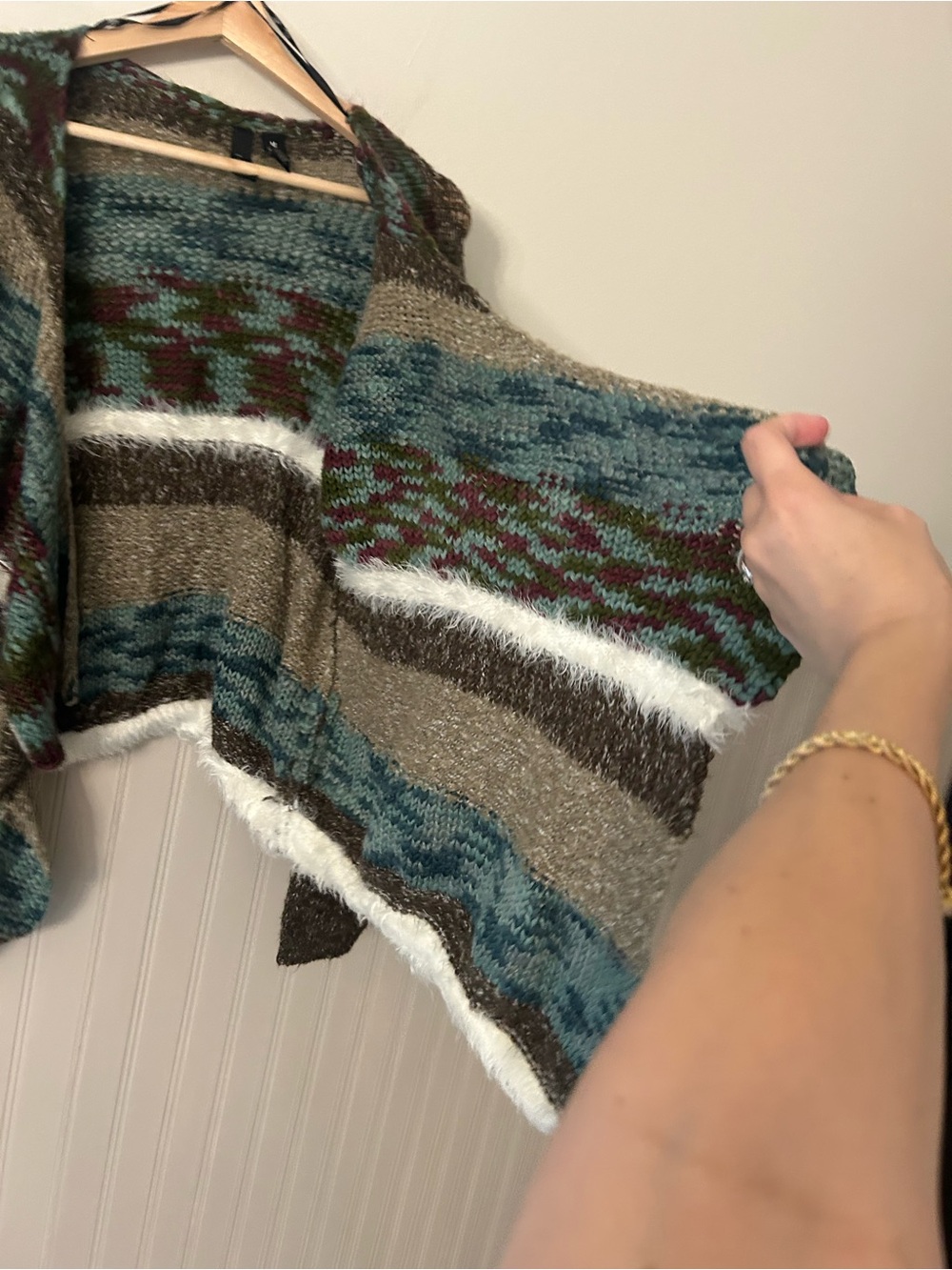 BKE Boutique Medium Brown Teal Waterfall Cardigan Fuzzy White Trim - Picture 5 of 6